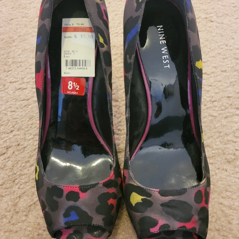 NWT- Nine West 8.5 Heel patterned